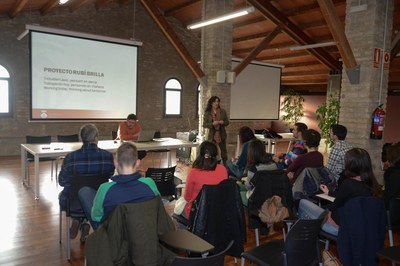 La alcaldesa, Carme García, ha presentado a los estudiantes de este máster el proyecto Rubí Brilla (foto: Localpres).
