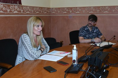 La alcaldesa y el concejal, durante la presentación de la programación (foto: Ayuntamiento de Rubí - Localpres).