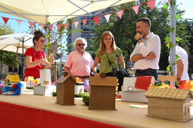 Niños y niñas han podido hacer una maqueta de Rubí (foto:  Ajuntament de Rubí - Localpres)