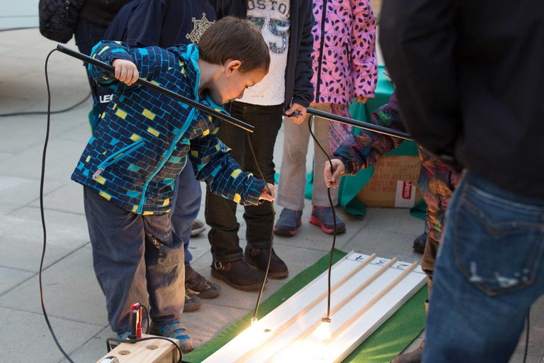 Después del congreso se ha llevado a cabo la Feria de los ingenios y una chocolatada sostenible en la plaza Antonio Machado (foto: Localpres)