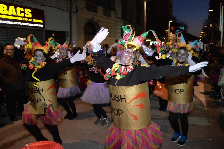 Comparsa "Celebramos los 50" (foto: Localpres)