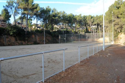 La zona deportiva de Can Mir, adyacente a la parcela donde se ejecutará esta actuación, se arregló el año 2010 gracias al FEOSL (foto: Lídia Larrosa).