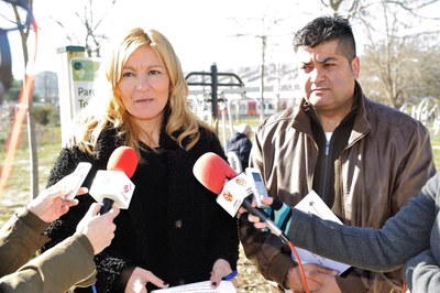 La alcaldesa y el concejal de Deportes han presentado este martes el nuevo parque de salud del torrente de los Alous (foto: Localpres).