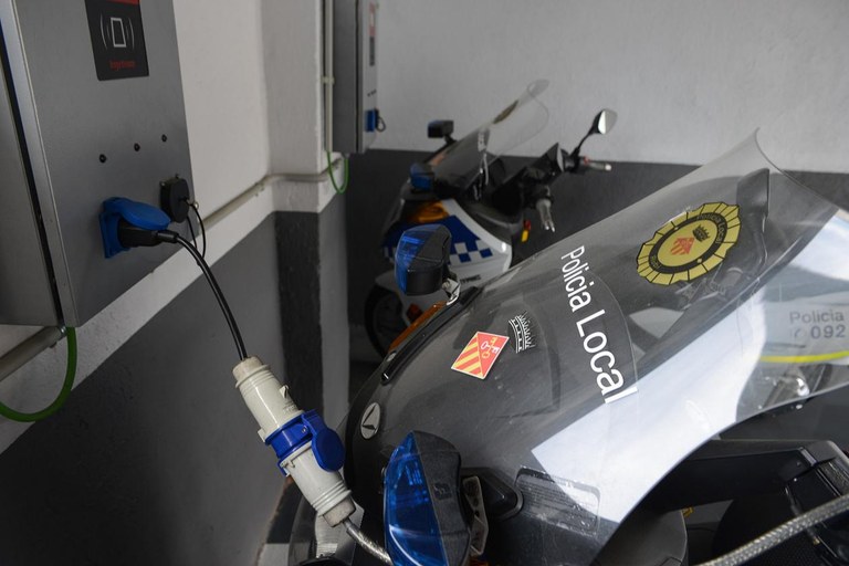 Los puntos de recarga darán servicio únicamente a los vehículos eléctricos de que dispone actualmente el Ayuntamiento (foto: Localpres)