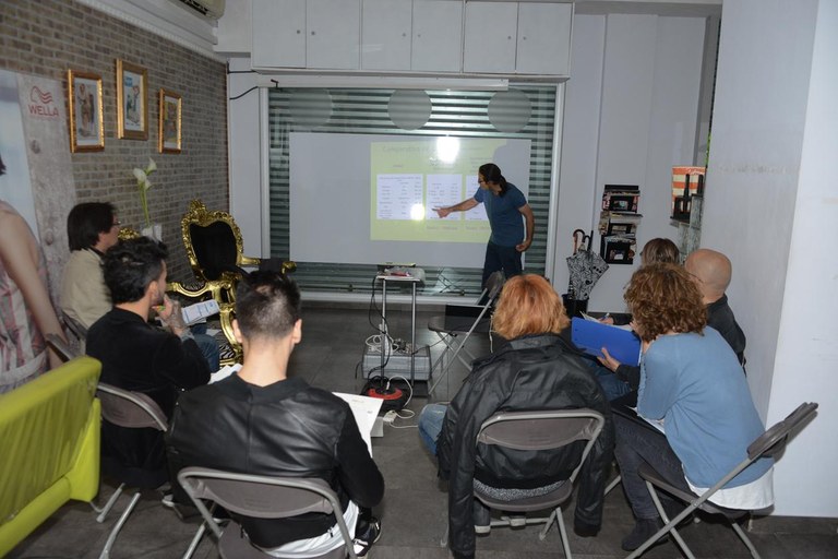 Este lunes se ha llevado a cabo el taller dirigido al sector de las peluquerías (foto: Localpres)