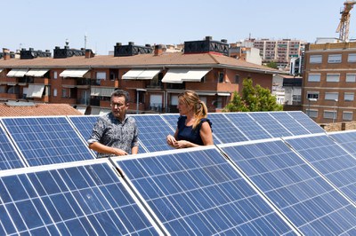 El Ayuntamiento implementará de forma masiva instalaciones fotovoltaicas en una treintena de equipamientos municipales.