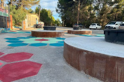 Las obras han permitido configurar un espacio seguro en la zona de acceso al instituto (foto: Ayuntamiento de Rubí).