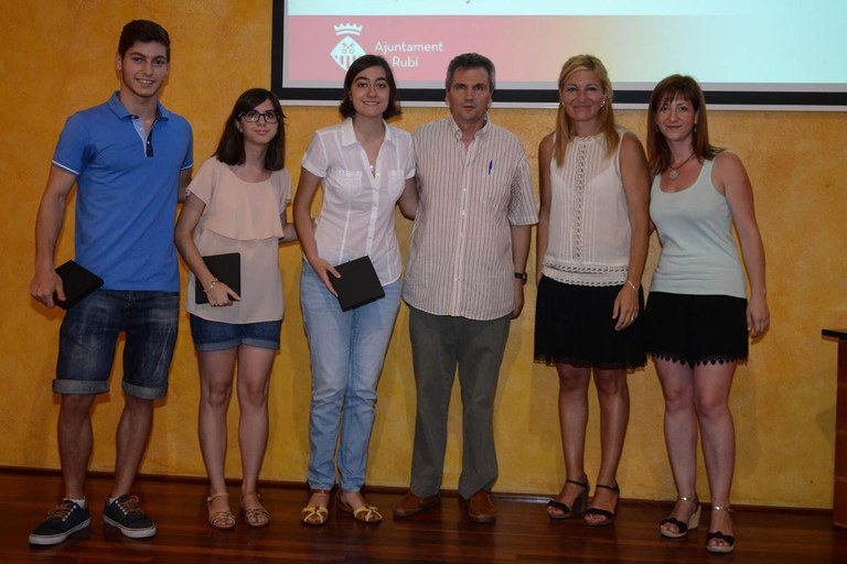 Núria Garriga, la mejor nota de Rubí, en el centro de la imagen (foto: Localpres)