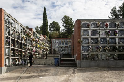 Por Todos los Santos, se incrementa el número de visitas al Cementerio (foto: Ayuntamiento de Rubí - Lali Puig).