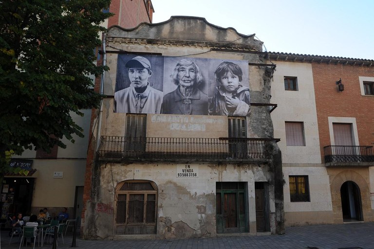 Fotografías de Ricky Dávila en la plaza del Doctor Guardiet (foto: Localpres)