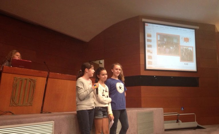 Las rubineses Ara, Júlia y Núria intervinieron en uno de los encuentros para avanzar en la creación del Consell Nacional dels Infants i Adolescents de Catalunya