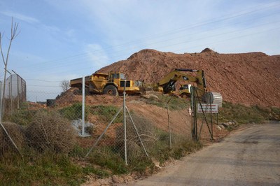 Hasta que el Ayuntamiento no precintó las obras, en Can Balasc continuaban los trabajos llevados a cabo por ARRINS SL (foto: Localpres).