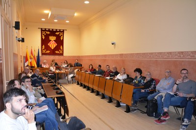 La sesión se ha celebrado en la sala de plenos (foto: Ayuntamiento de Rubí).