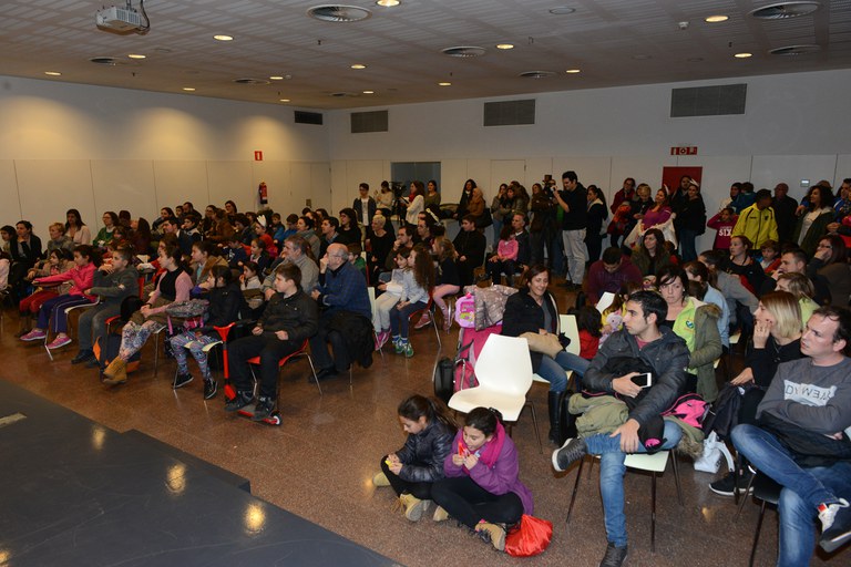 El auditorio de la Biblioteca, lleno durante el acto de entrega de premios (foto: Localpres)