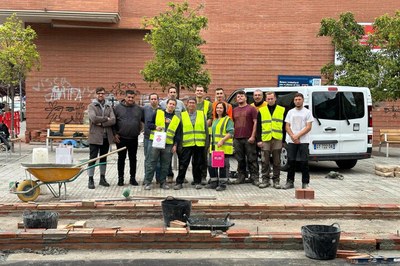 Los concejales Juan López Núñez y Moisés Rodríguez Cantón han saludado al alumnado este martes (foto: Ayuntamiento de Rubí - Localpres).