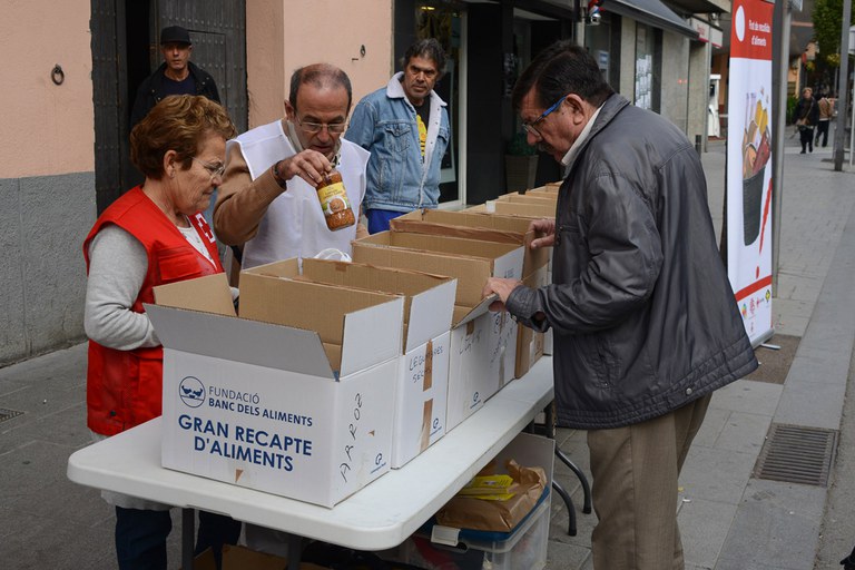 Las entidades para la inclusión social han recogido 1.100 kilos de alimentos (foto: Localpres)