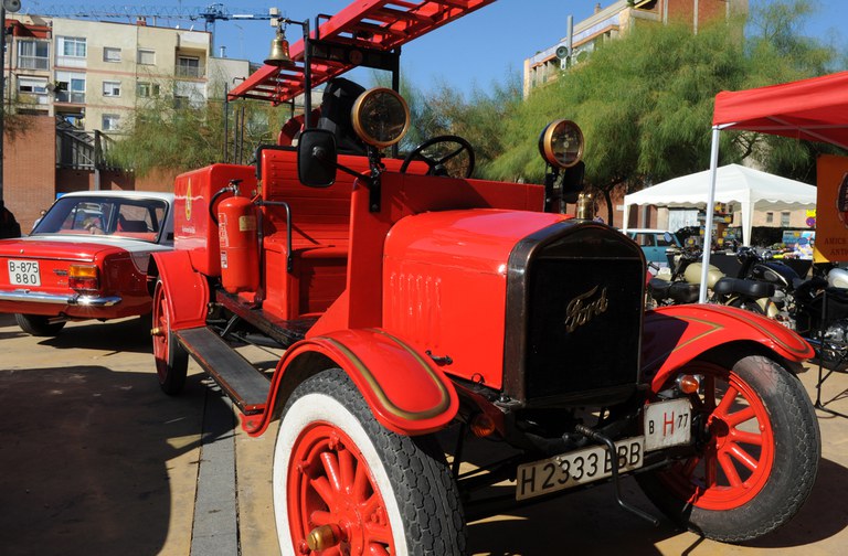 El coche de bomberos antiguo de Rubí (foto: Localpres)