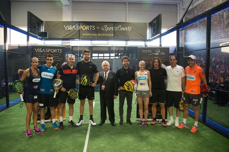 Durante la presentación de la nueva pista se ha celebrado un torneo de pádel con personalidades del mundo del deporte (foto: Localpres)