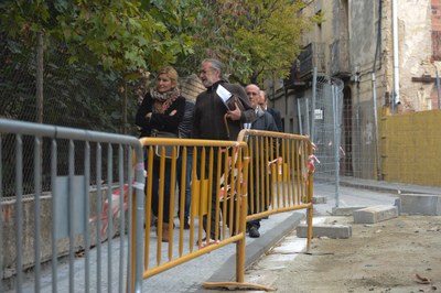 La alcaldesa ha paseado por el Centro acompañada por dirigentes vecinales, que le han trasladado las carencias y puntos fuertes del barrio (foto: Localpres).