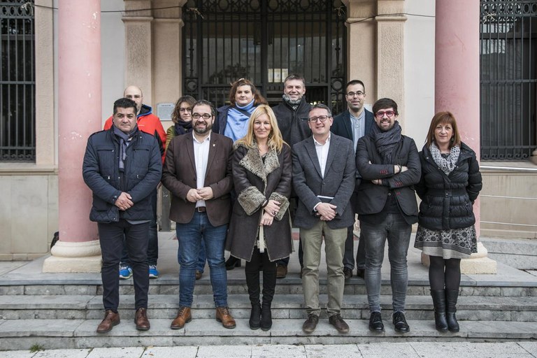 El delegado con los representantes del Pleno (foto: Ayuntamiento - Lali Puig)