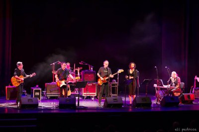 La banda de Joaquín Sabina, sobre el escenario (foto: Eli Pedrosa).