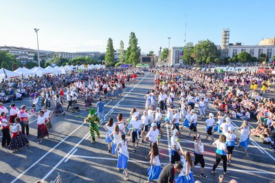 La ciudadanía participa masivamente en la Fiesta Mayor de Rubí.