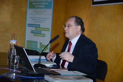 Javier García Breva ha pronunciado una conferencia sobre la rehabilitación energética de edificios (foto: Localpres)