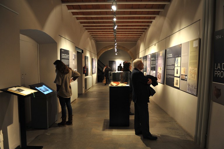 La exposición hace un recorrido fotográfico por la arqueología catalana (foto: Localpres)