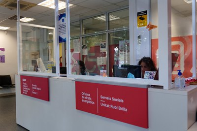 Interior de la Oficina de Derechos Energéticos en la rambleta de Joan Miró (foto: Ayuntamiento de Rubí - Localpres).