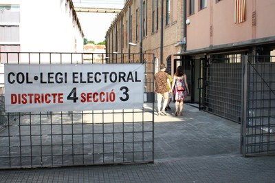 Rubinenses entrando a votar.