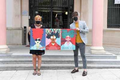 Ana María Martínez Martínez y Moisés Rodríguez Cantón, con el cartel del festival (foto: Ayuntamiento de Rubí - Localpres).