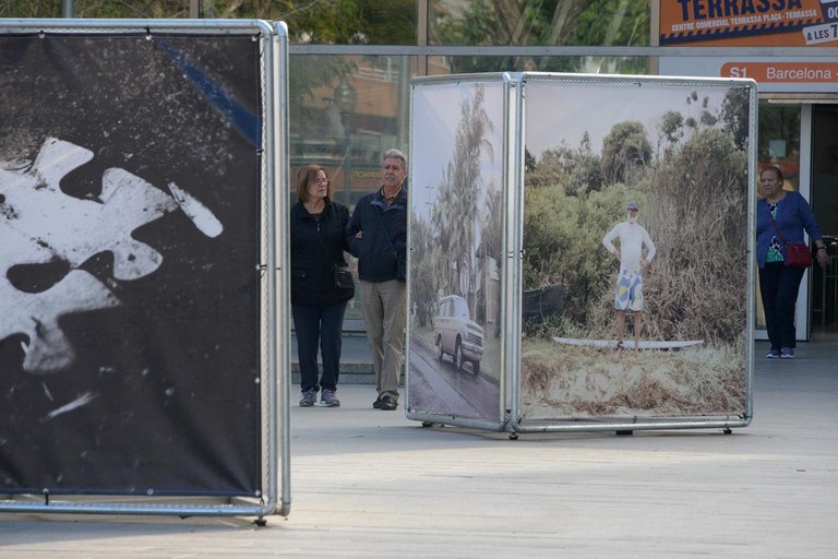 Fotografías en la Nova Estació (foto: Localpres)