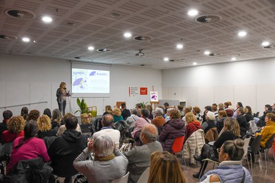 La alcaldesa ha inaugurado las jornadas feministas en el auditorio de la biblioteca (foto: Ayuntamiento de Rubí - Localpres).