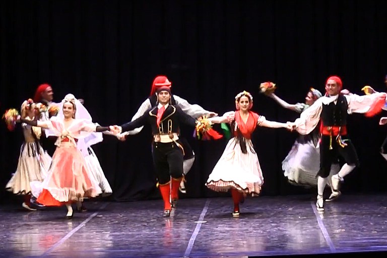 El "Ball de Gitanes" se ha bailado en el Teatro Municipal La Sala (foto: Ràdio Rubí)