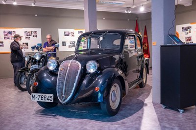 Vehículos expuestos (foto: Ayuntamiento de Rubí - Localpres)