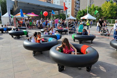 Los participantes a la feria han podido disfrutar del Ecoxoc, un espacio de autos de choque creados con materiales reciclados (foto: Localpres)