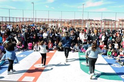 Alumnos del Instituto La Serreta han ofrecido una actuación de hip hop (foto: Localpres)