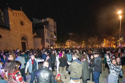 Hasta 2.000 personas se reunieron simultáneamente en la celebración de la plaza Doctor Guardiet (foto: Ayuntamiento de Rubí - Localpres).