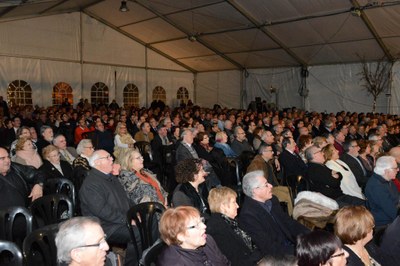 Concierto en la carpa de la plaza del Doctor Guardiet (foto: Localpres)