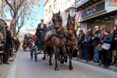 Los carros, protagonistas de la rúa de los Tres Tombs (foto: Localpres).