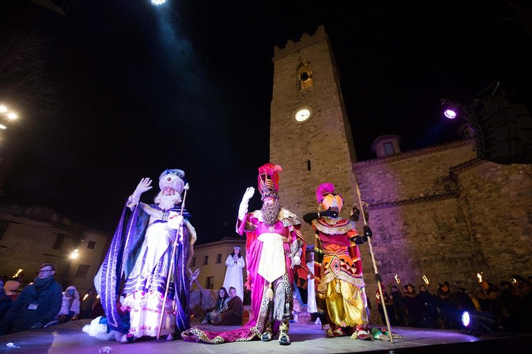 Los Reyes se despiden después de la adoración al niño Jesús (foto: Localpres)