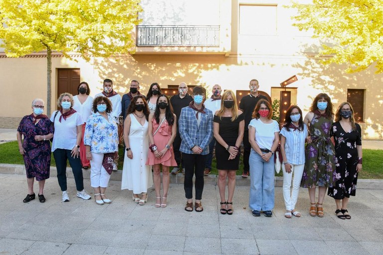 Las autoridades municipales con las pregoneras (foto: Ayuntamiento de Rubí - Localpres)