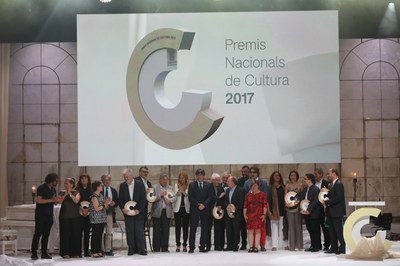 Foto de familia de la ceremonia de los Premios Nacionales de Cultura 2017 (foto: Eva Guillamet)