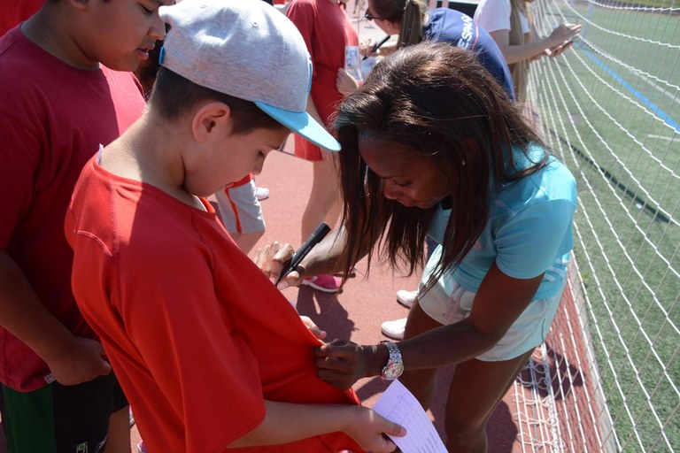 Marlene Mevong ha firmado autógrafos (foto: Localpres)