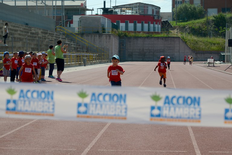 Alumnos de infantil y primaria han participado en la carrera (foto: Localpres)