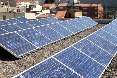 Rubí Brilla asesora a la ciudadanía para poder autoconsumir energía en casa (foto: Ayuntamiento de Rubí).
