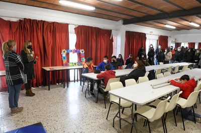 La alcaldesa y la presidenta de RubíTEA, durante la lectura del manifiesto (foto: Ayuntamiento de Rubí – Localpres).