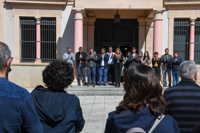El minuto de silencio se ha cerrado con un aplauso (foto: Ayuntamiento de Rubí - Localpres).