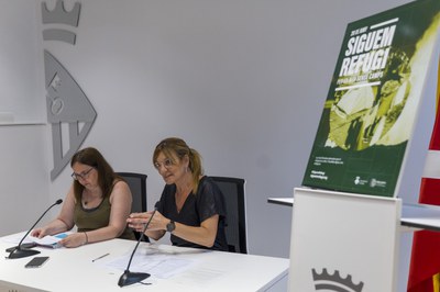 La alcaldesa y la concejala de Cooperación en la sala de prensa (foto: Ayuntamiento de Rubí - Localpres).