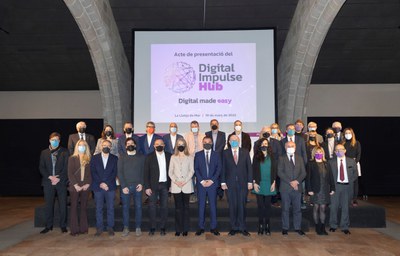 Foto de grupo de la presentación del Hub (foto: Digital Impulse Hub).